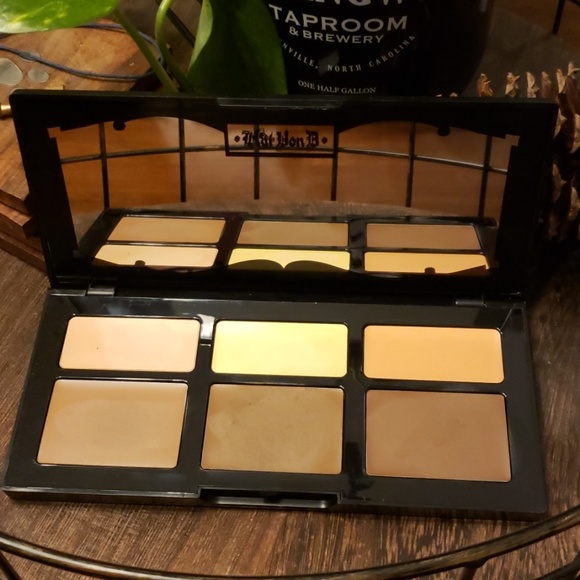 SOLD🎉🥳 Von D Shade + Light Cream Contour Palette - Picture 3 of 5